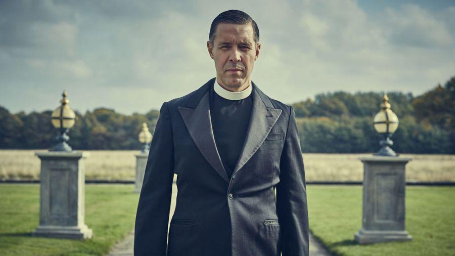 Programme Name: Peaky Blinders 3 - TX: n/a - Episode: Peaky Blinders III Ep 3 (No. 3) - Picture Shows: Father John Hughes (Paddy Considine) - (C) Caryn Mandabach Productions Ltd & Tiger Aspect Productions Ltd 2016 - Photographer: Robert Viglasky