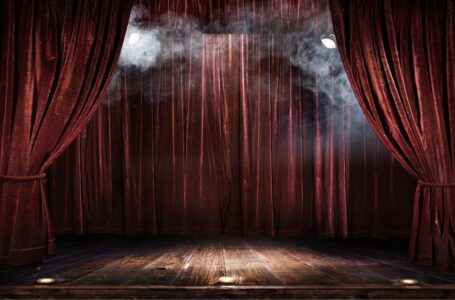 Na czym polega magia teatru i dlaczego warto chodzić na spektakle?